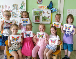Бабочки - одни из самых нарядных представителей насекомых Бабочки - одни из самых нарядных представителей насекомых.